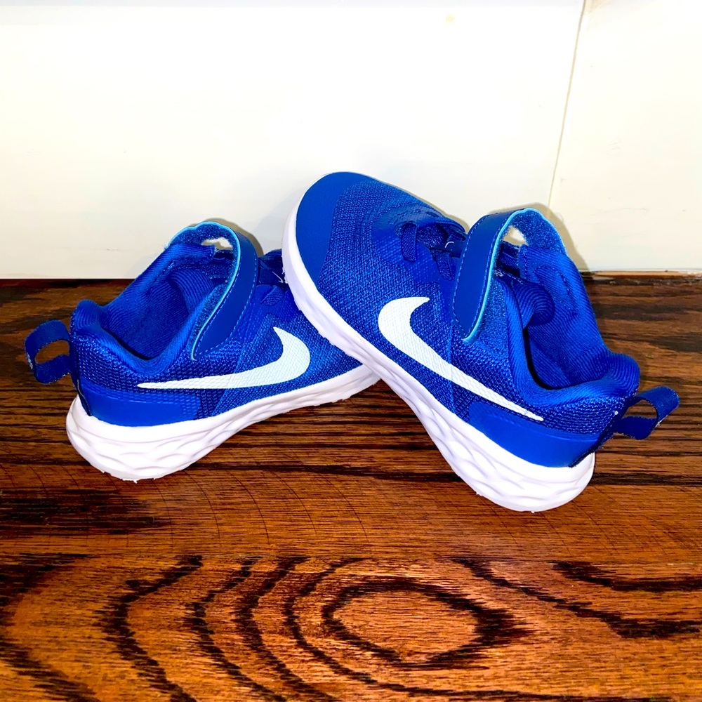 Nike Revolution Sneakers